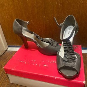 Classic Gray Pump